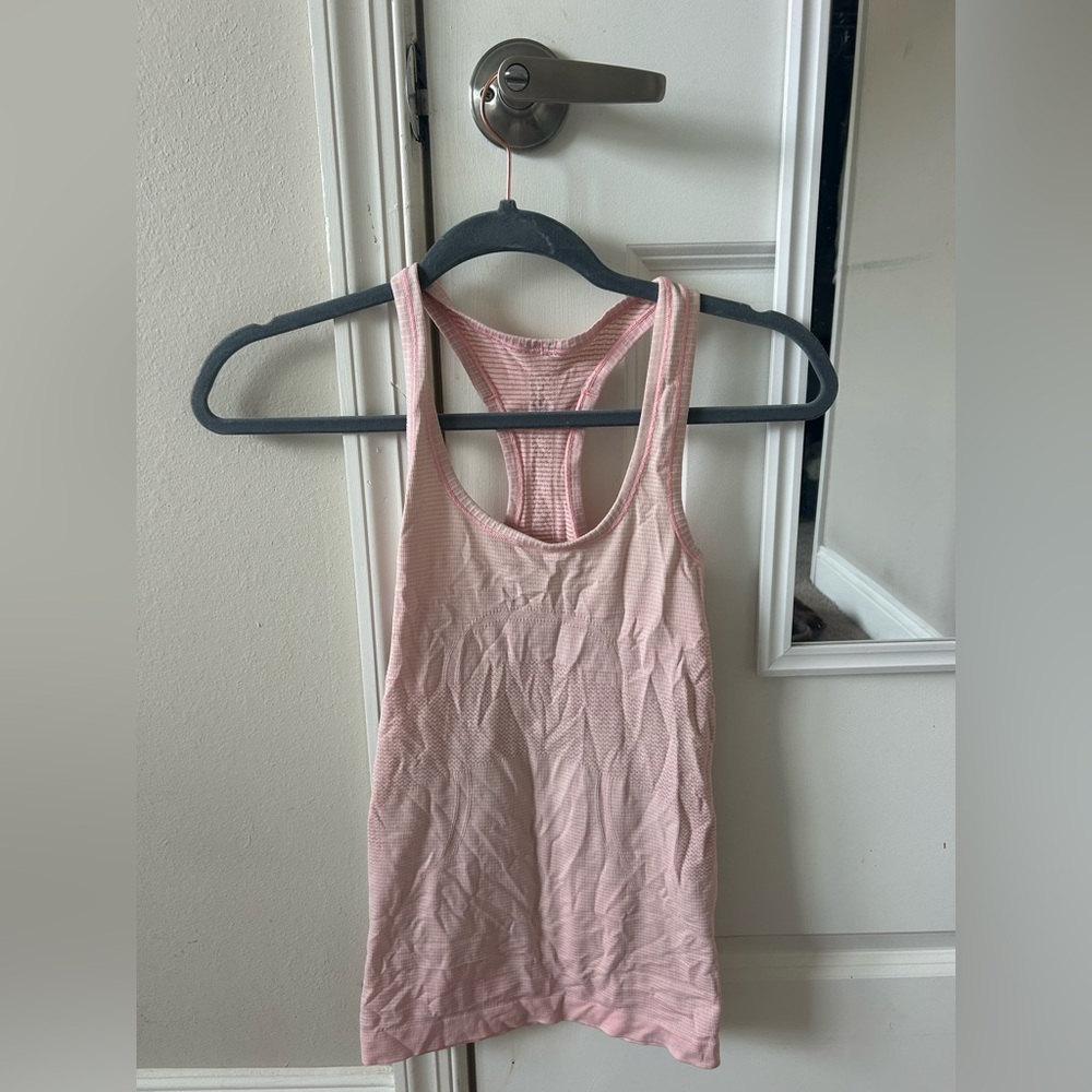 Lululemon Swifty tech racer back tank top 2.0 
Hip length 
Size: 2